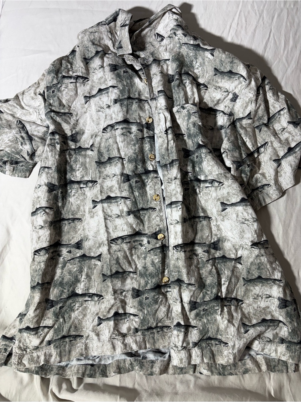 Men's Short-Sleeve Casual Button-Down Shirt in Gray Fish Print